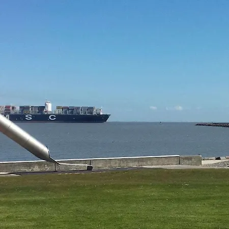 With 2 Bedrooms Casa vacanze